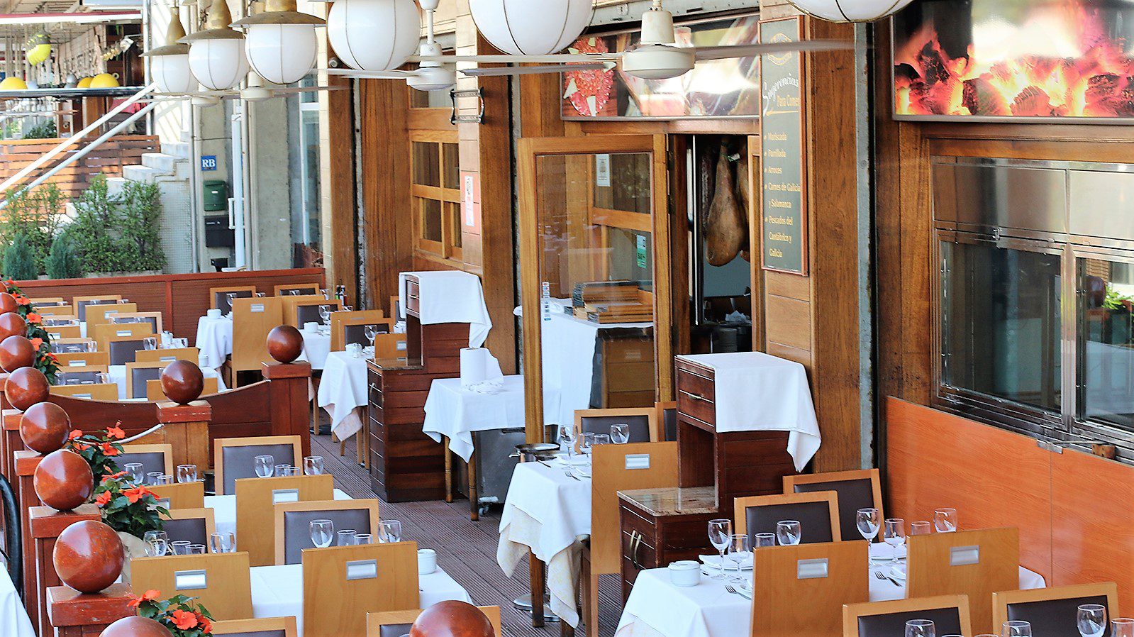 terraza-marquesina-restaurante-la-barca-del-salamanca-barcelona